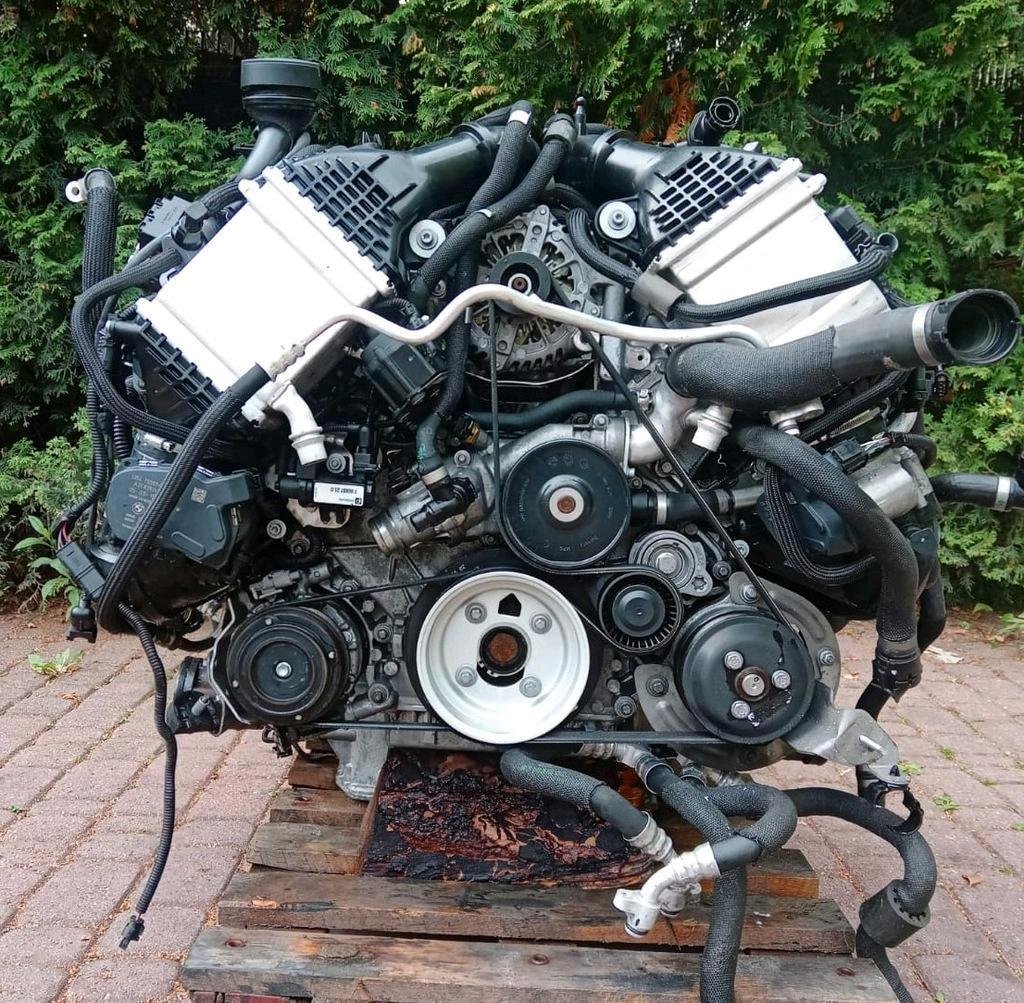 BMW S63B44B 4.4 V8 TWIN-TURBO ENGINE