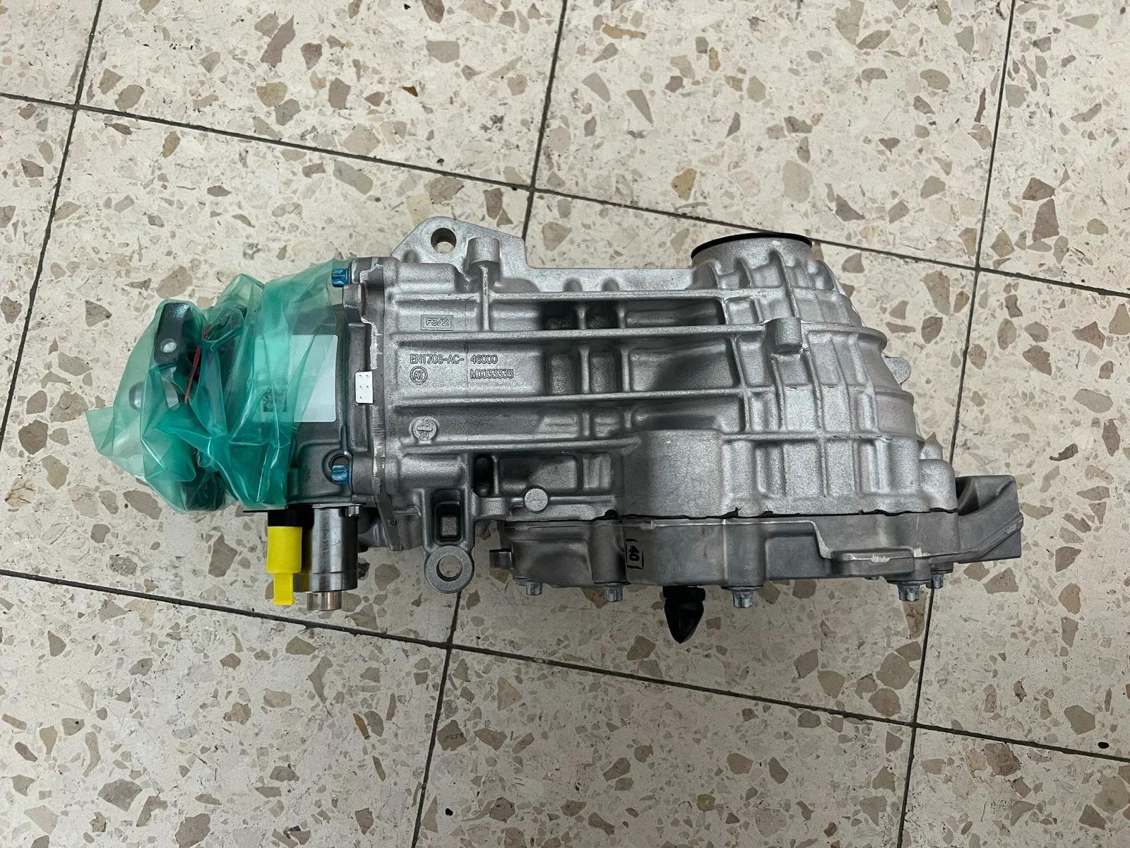 Mercedes-Benz Rear Axle Transmission Assembly - Image 3