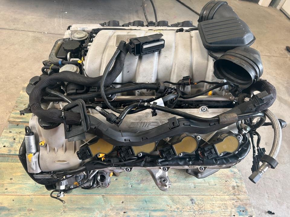 Mercedes-Benz C63 AMG W204 Engine - Image 3