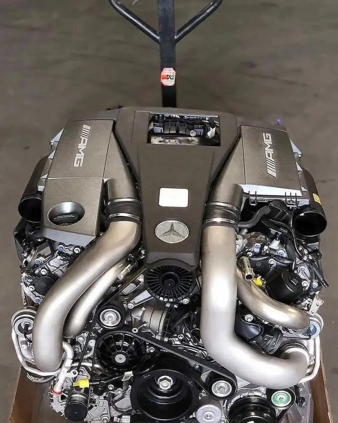 Mercedes M157 5.5L V8 Engine - Image 5