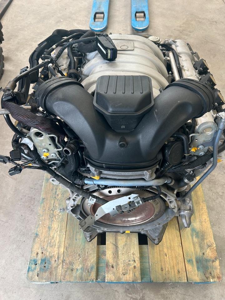 Mercedes-Benz C63 AMG W204 Engine - Image 4