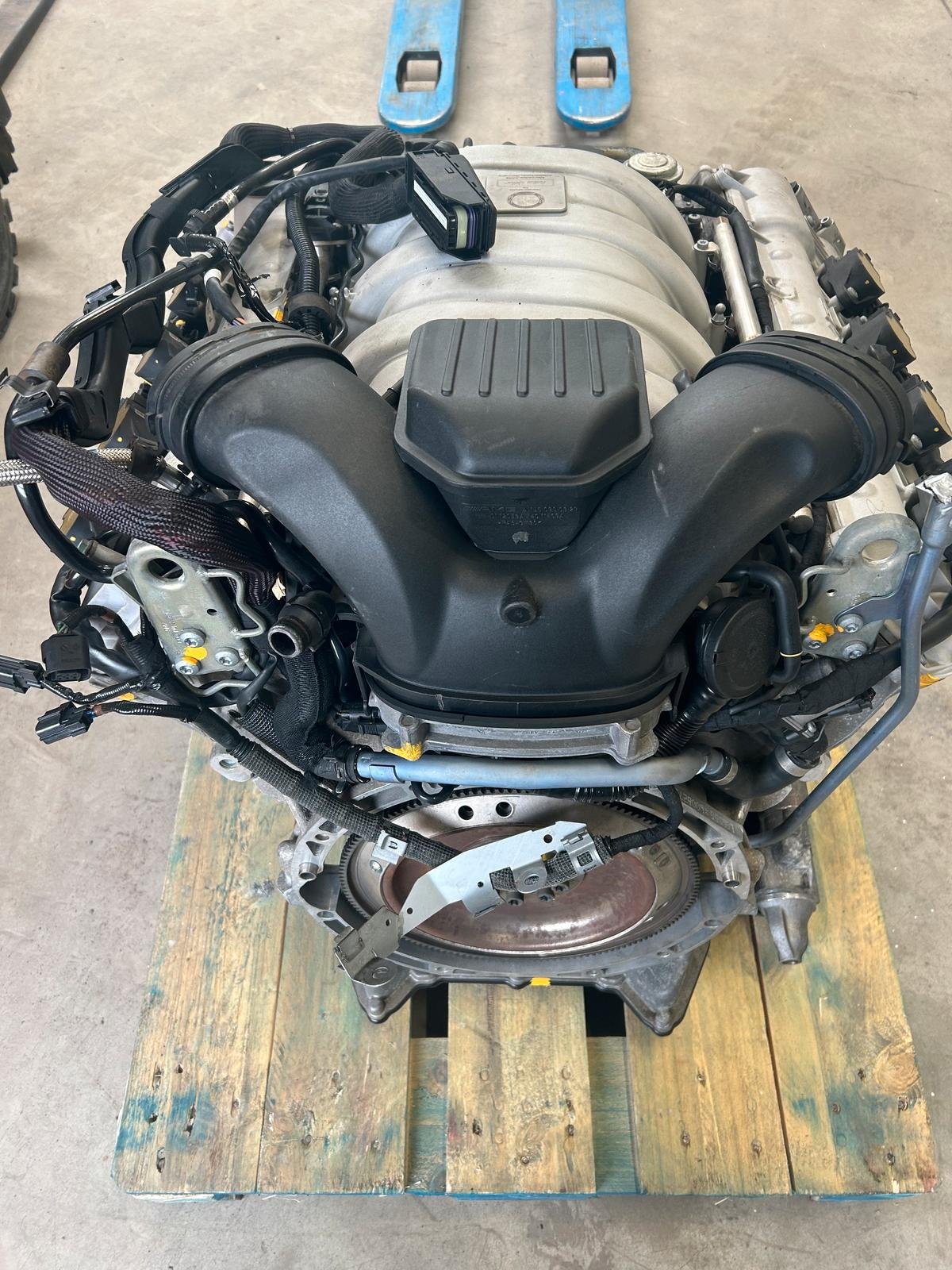 Mercedes-Benz C63 AMG W204 Engine - Image 9