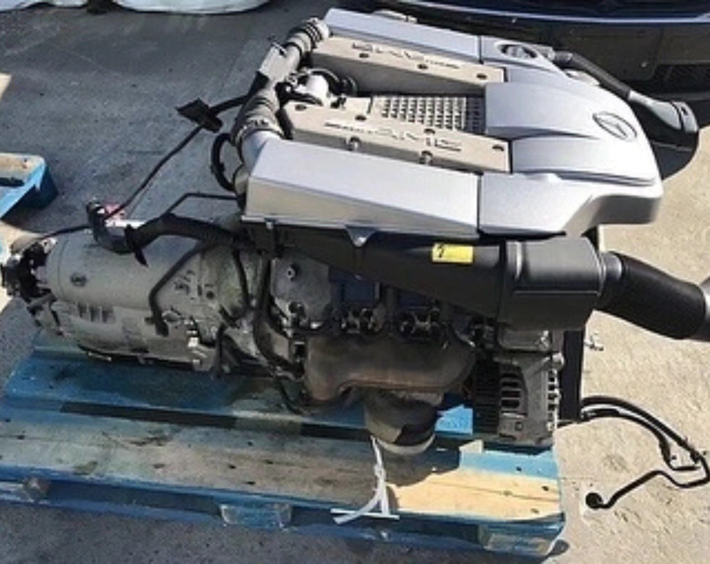 Mercedes-Benz W203 C32 AMG Engine - Image 5