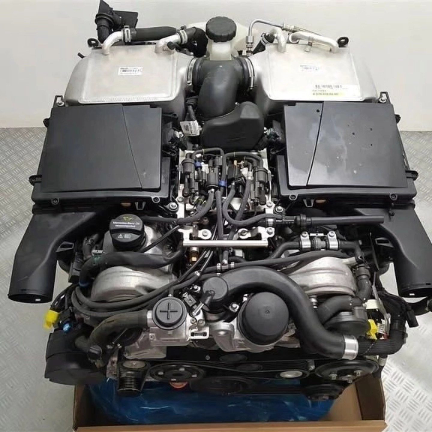 AMG M279 6.0 BiTurbo V12 Engine - Image 6