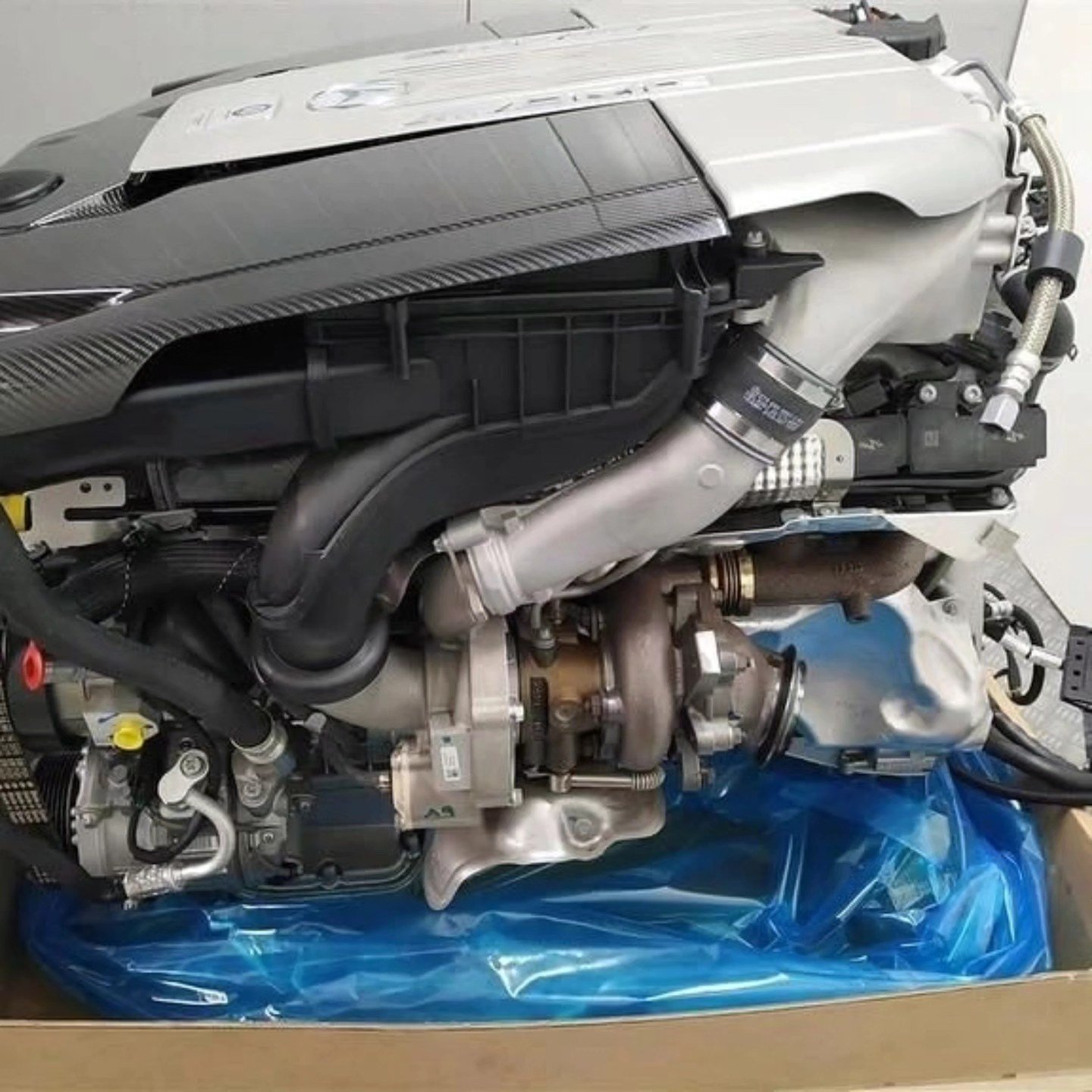 AMG M279 6.0 BiTurbo V12 Engine - Image 4