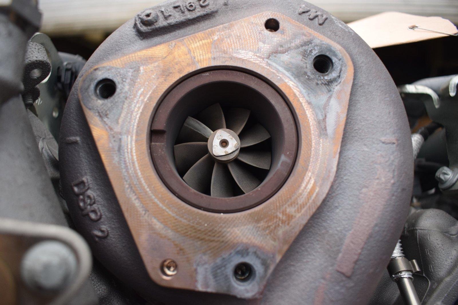 Original Mercedes OM642 Diesel Engine - Image 5