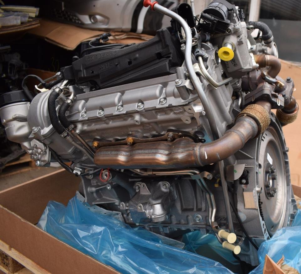 Original Mercedes OM642 Diesel Engine - Image 7