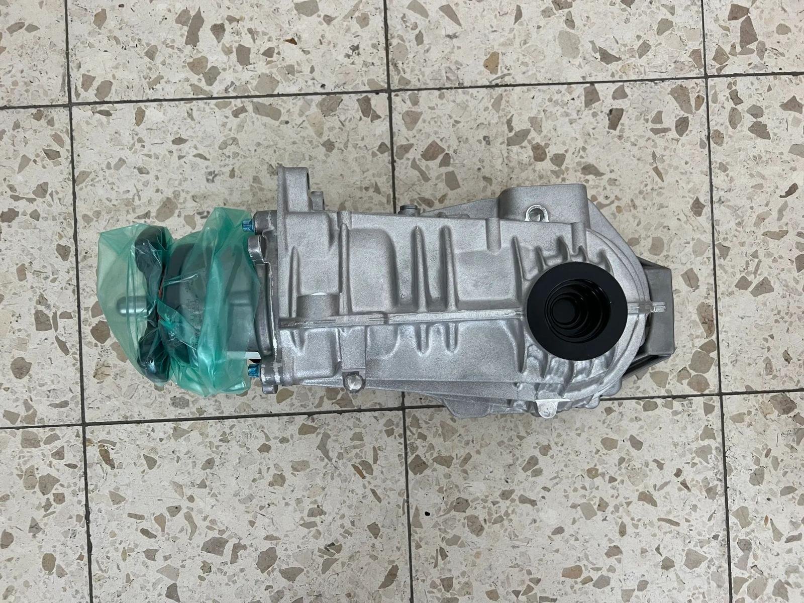 Mercedes-Benz Rear Axle Transmission Assembly - Image 2