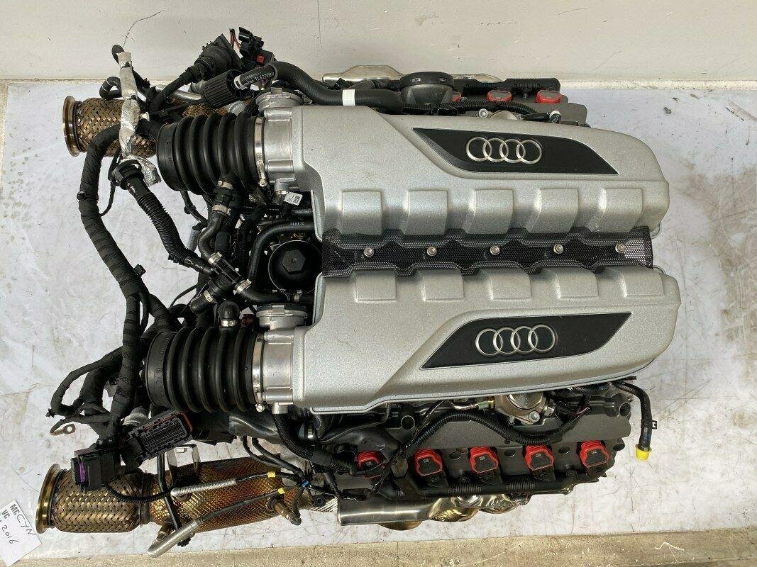 Audi R8 engine