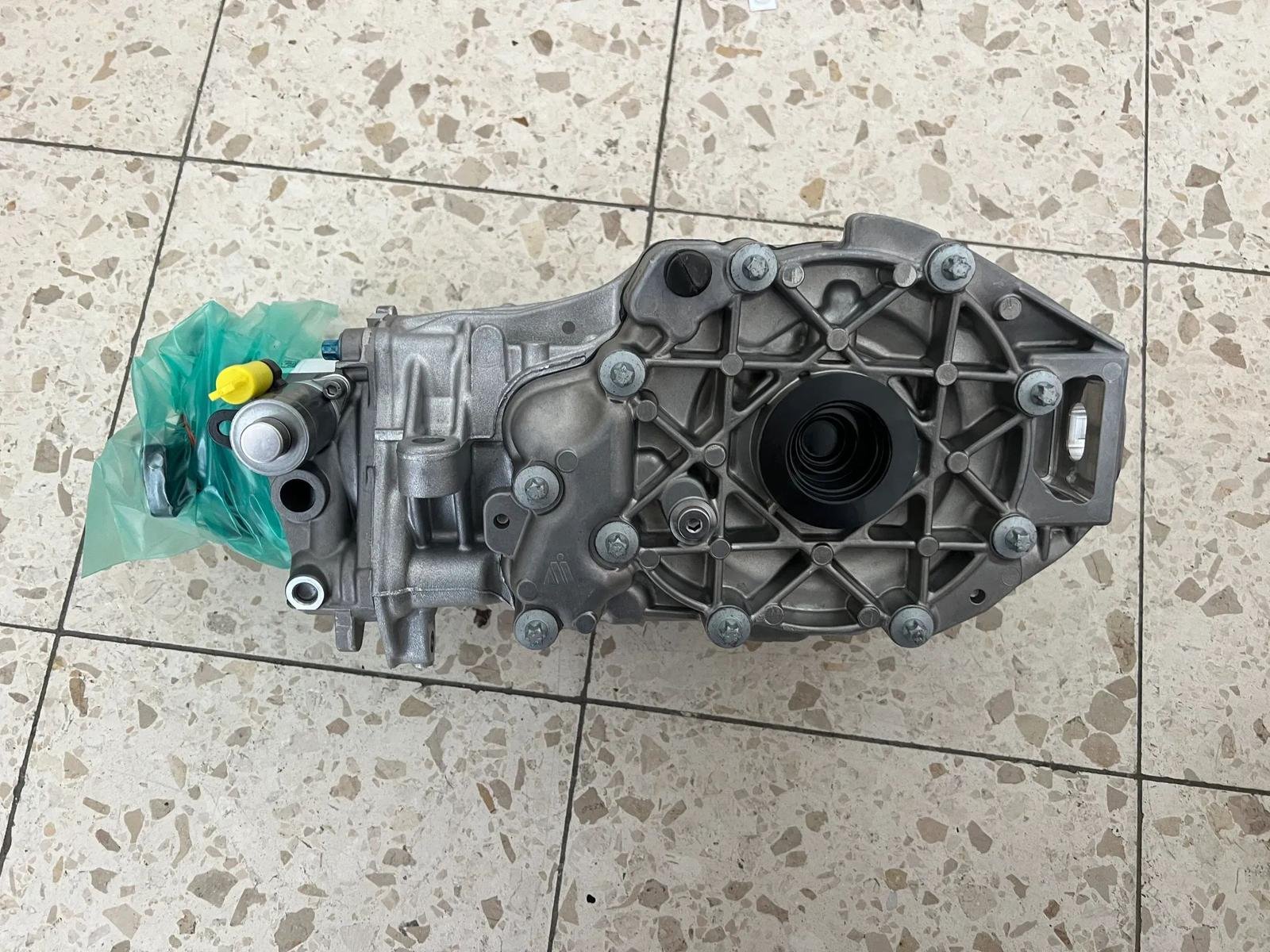 Mercedes-Benz Rear Axle Transmission Assembly - Image 5