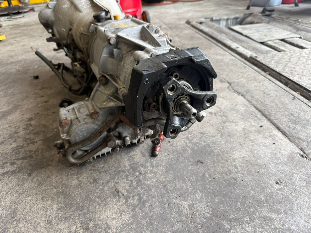 W124 300E/TE 4MATIC Transmission - Image 6