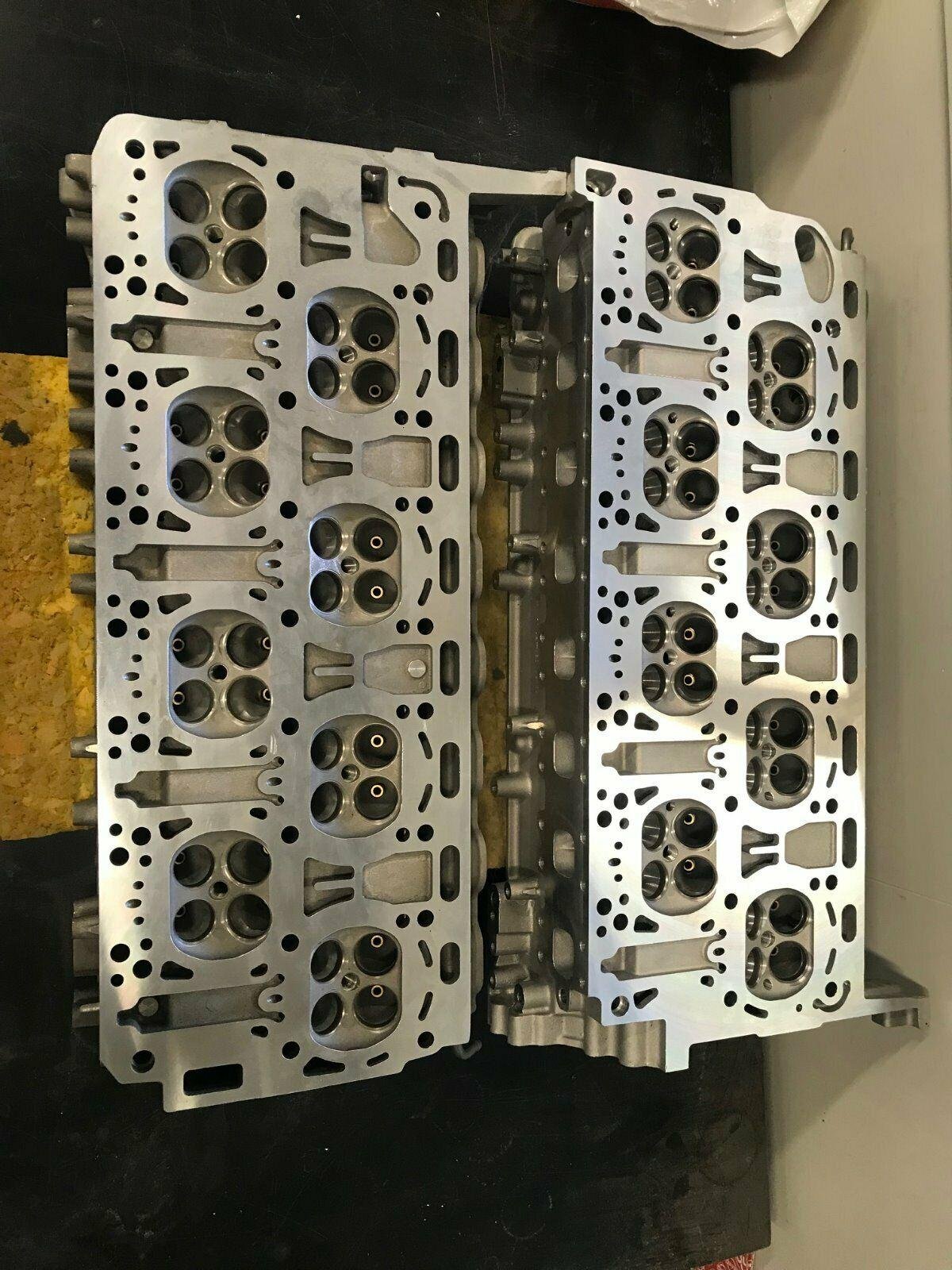 Cylinder Head Set for Bugatti Veyron